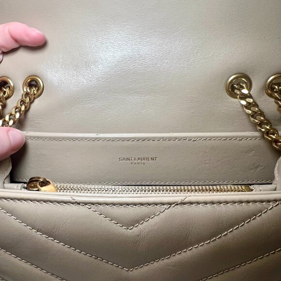 YSL  - Loulou Small YSL Shoulder Bag in Quilted Leather - Picture 14 of 17